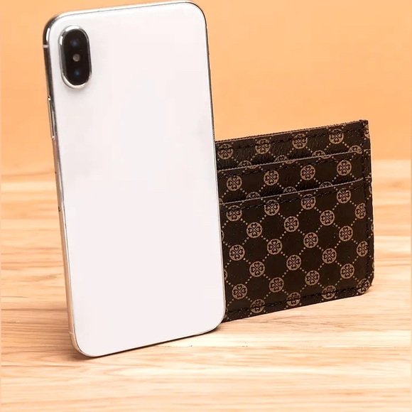 Stylish Multi-Layer Card/ID Holder - Picture 4 of 8